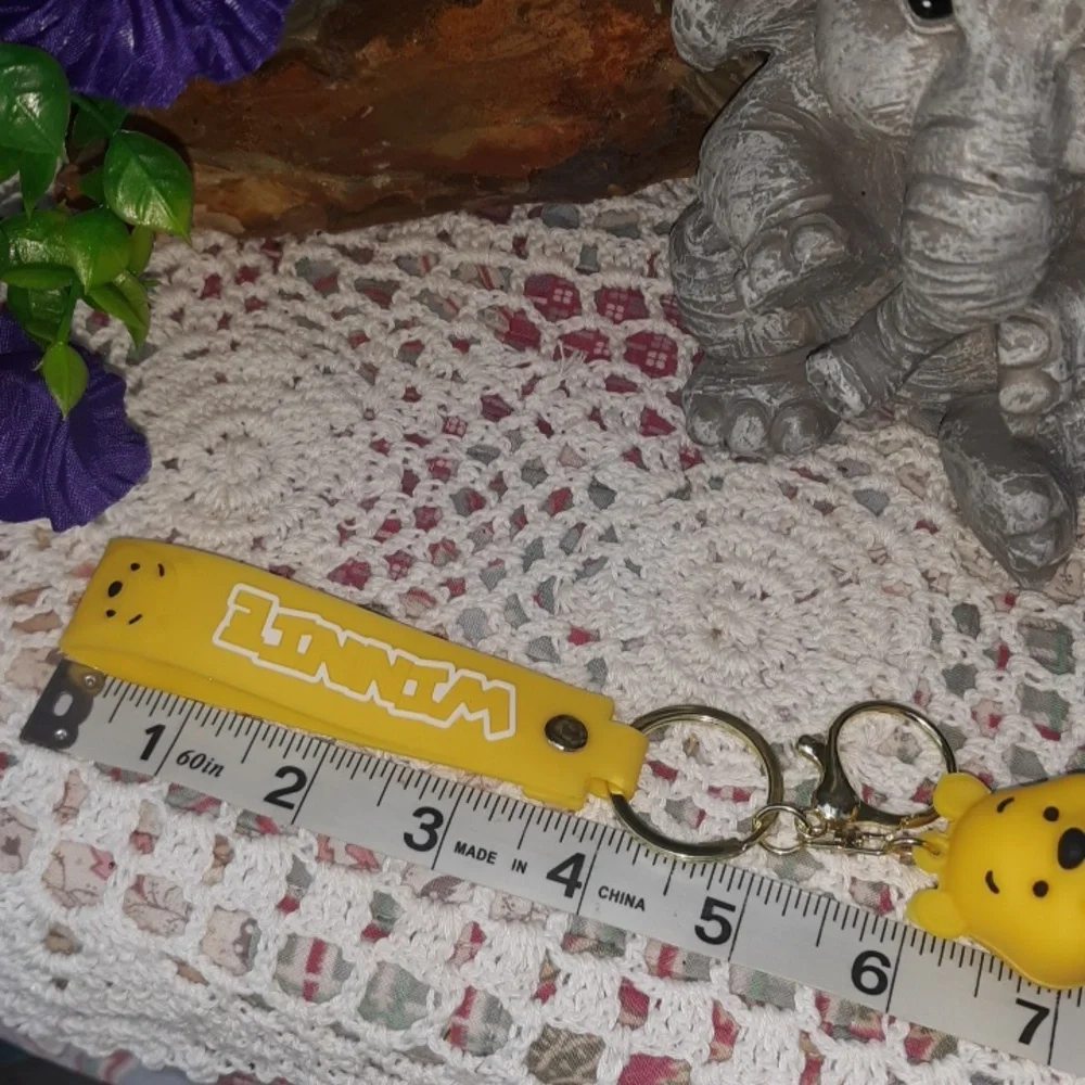 🆕DISNEY'S OFFICIALLY LICENSED WINNIE THE POOH 3D KEYCHAIN